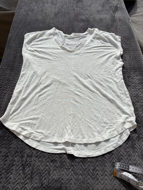 BE COOL White V-Neck Lightweight cap sleeve t shirt